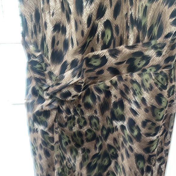 Beautiful lined spaghetti strapped dress for any occasion - Picture 6 of 7